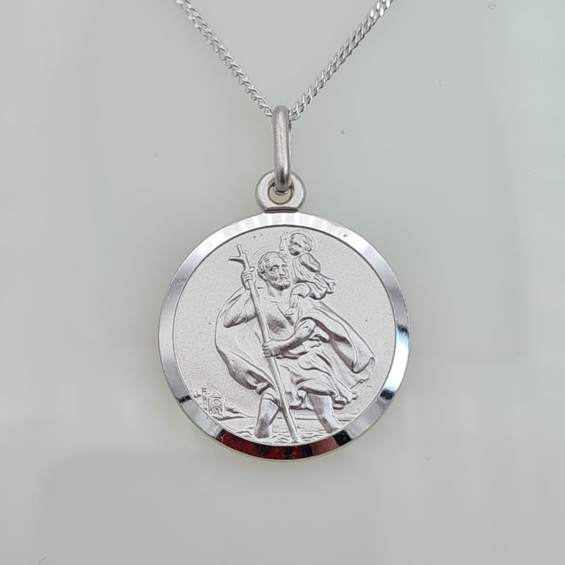 925 Sterling Silver Pendant and Silver Chain