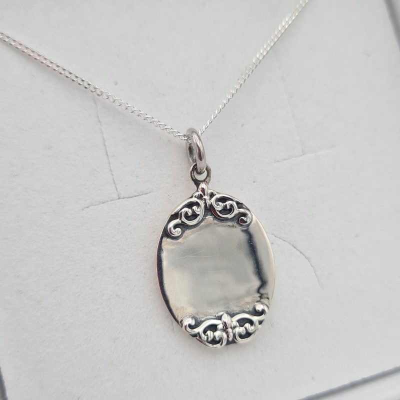 925 Sterling Silver Antique Patterned Oval Pendant on 18 Inch Chain - Image 6